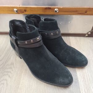 Clarks Sumerset Suede Ankle Booties size 7
